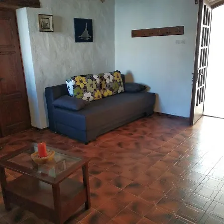 Two Bedroom House With A Private Yard - Levante * 투라니